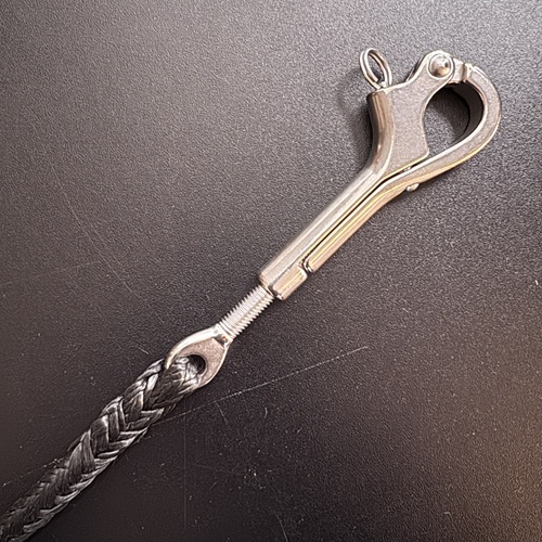 q1 met mini oog en pelikaanhaak